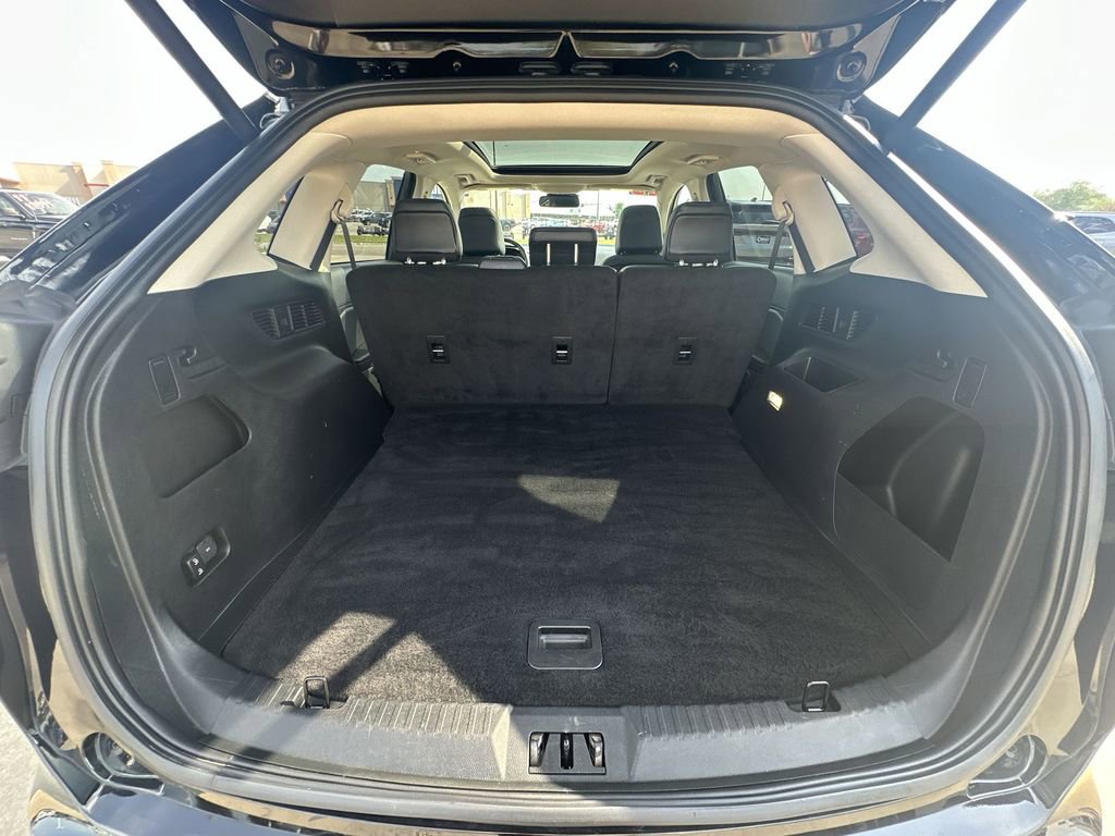 2023 Ford Edge SEL photo 25