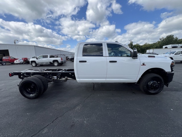 2025 Ram 3500 Tradesman photo 2