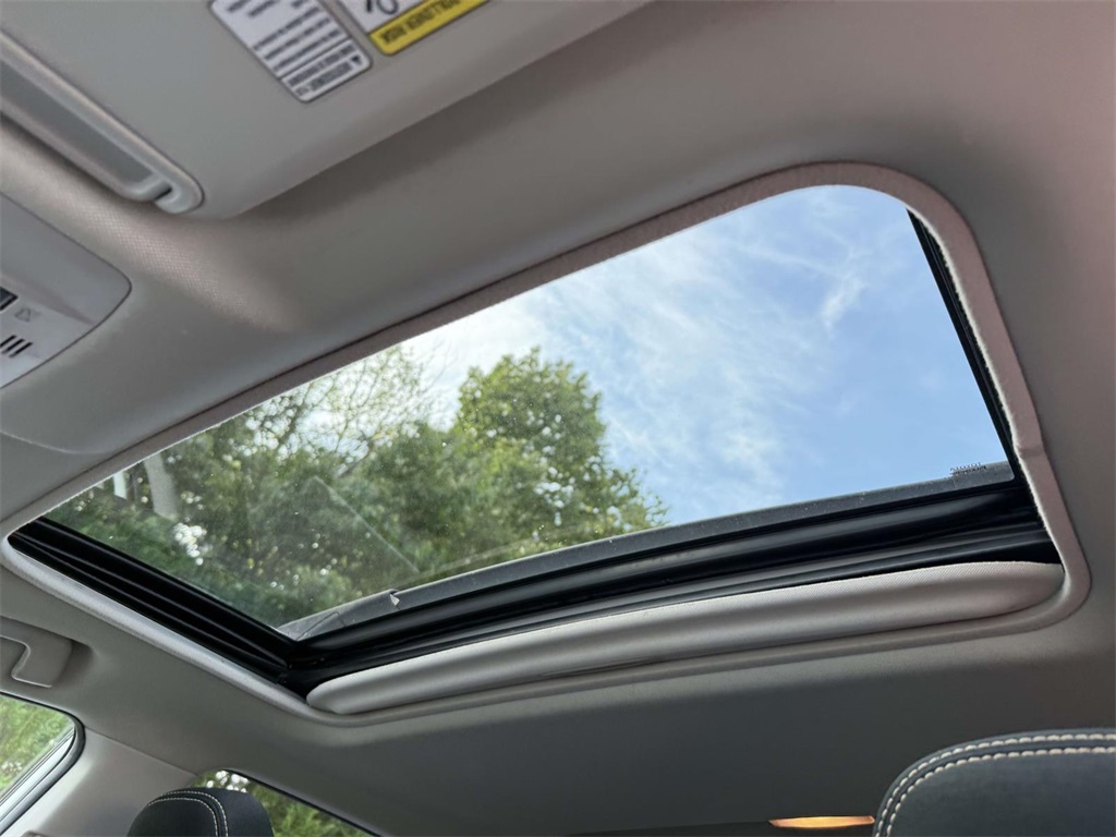 2014 Toyota RAV4 XLE photo 4