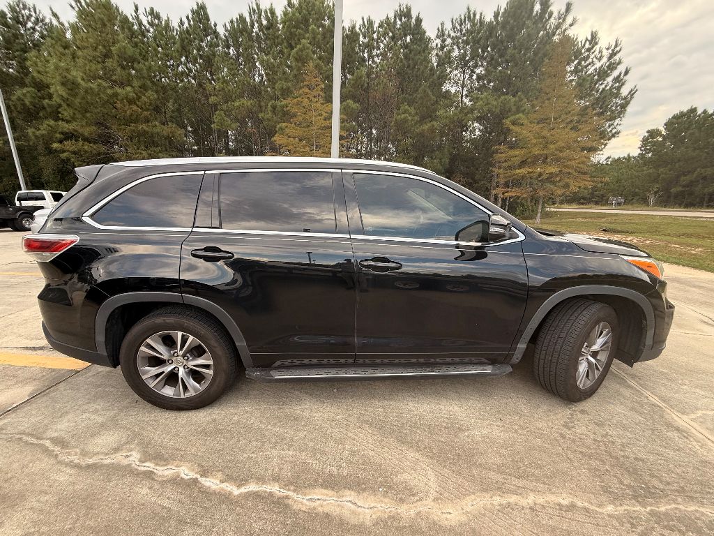 2014 Toyota Highlander XLE photo 2