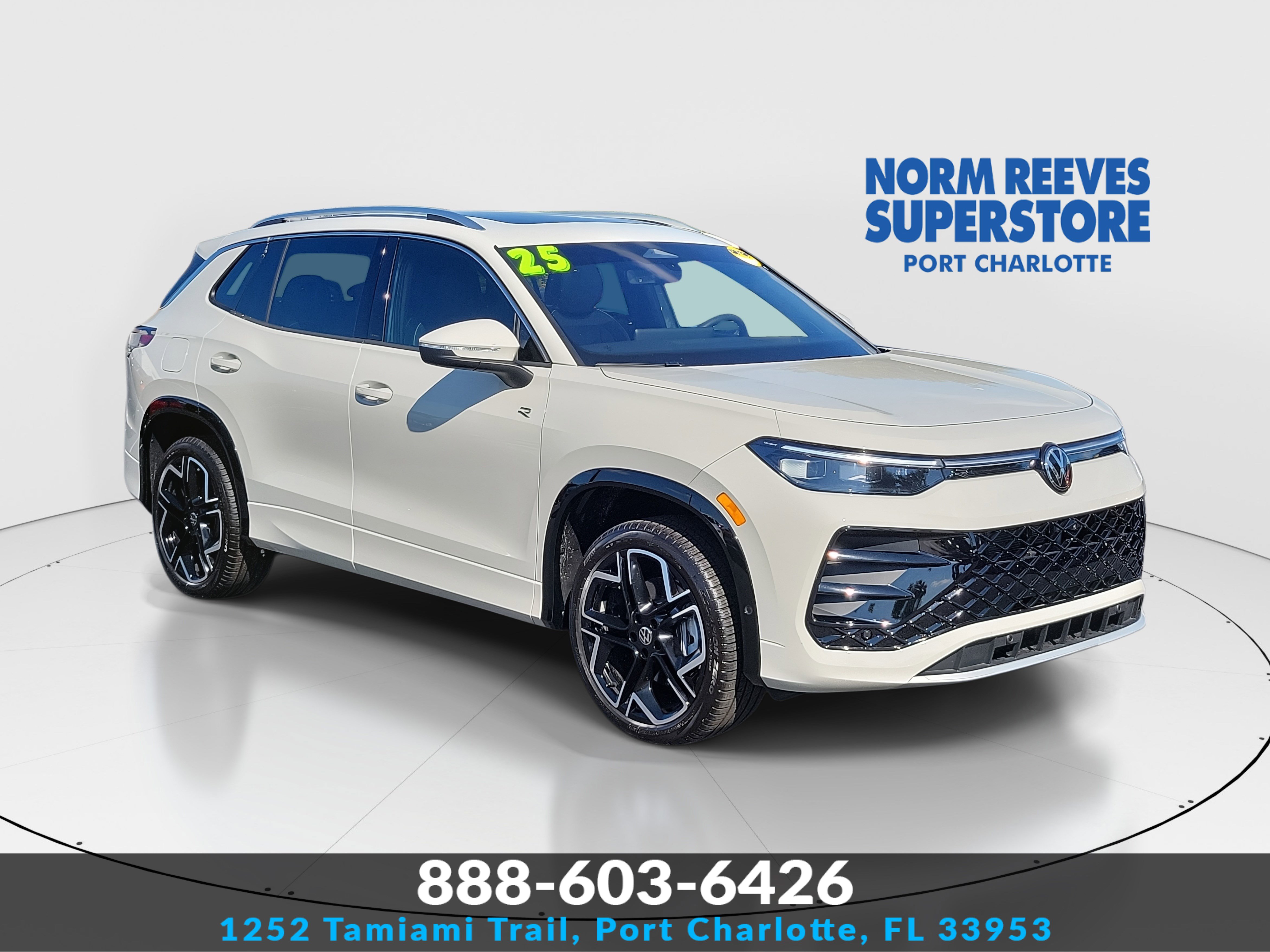 2025 Volkswagen Tiguan SEL R-LINE's photo