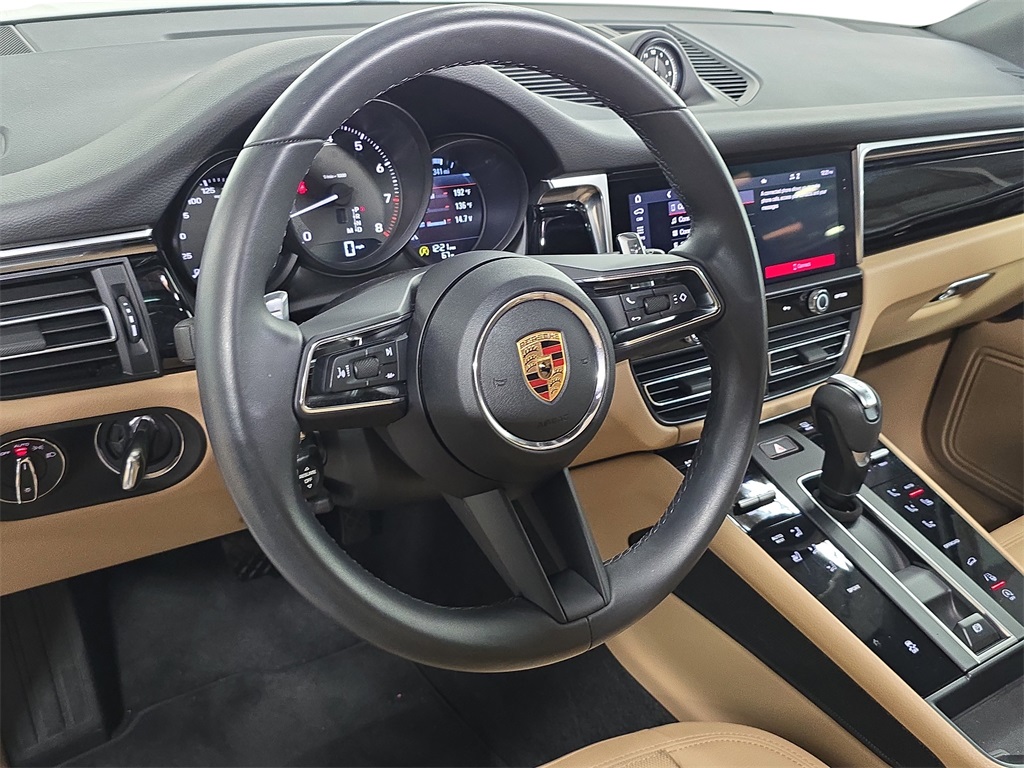 2024 Porsche Macan T photo 4