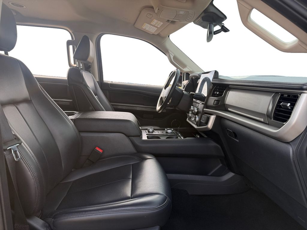 2024 Ford Expedition XLT photo 14