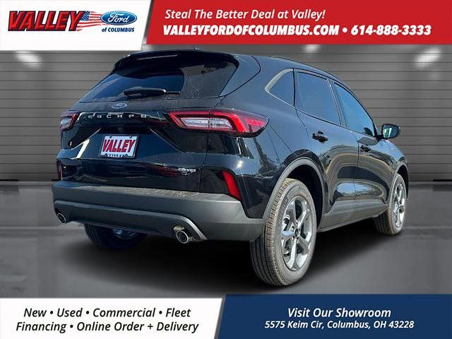2025 Ford Escape ST-Line photo 2