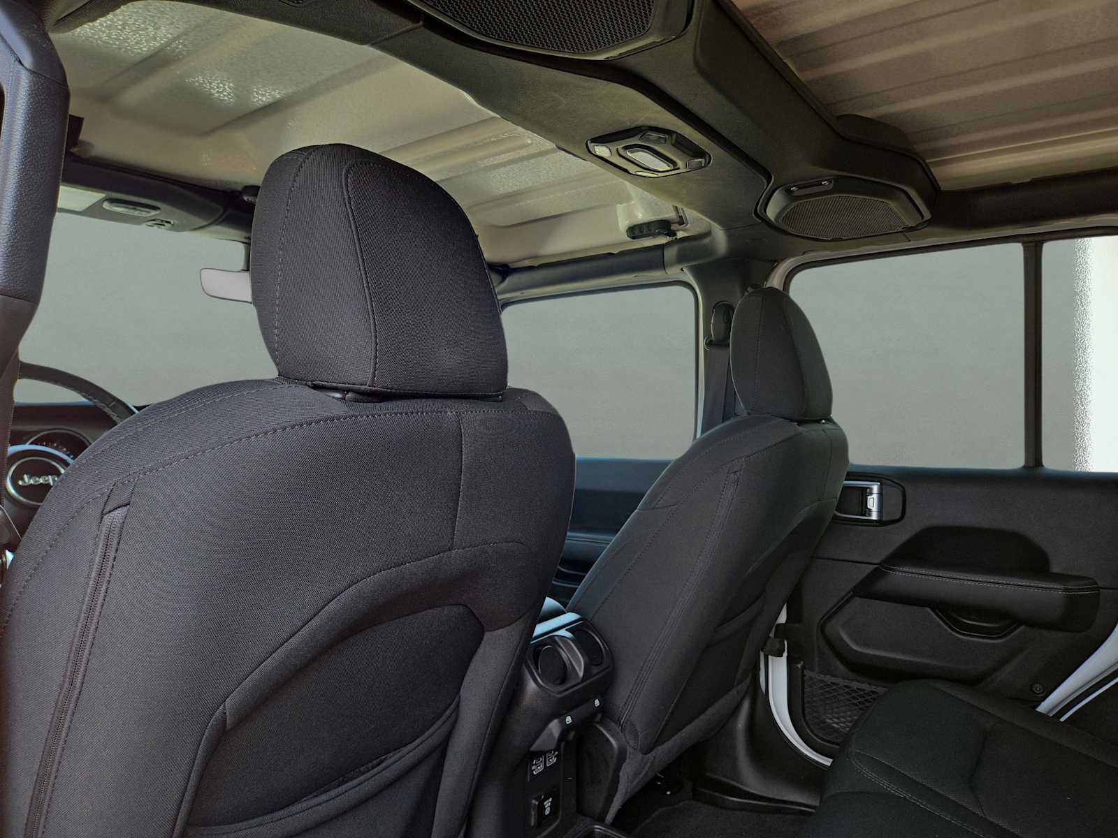 2022 Jeep Wrangler Unlimited Sahara photo 12