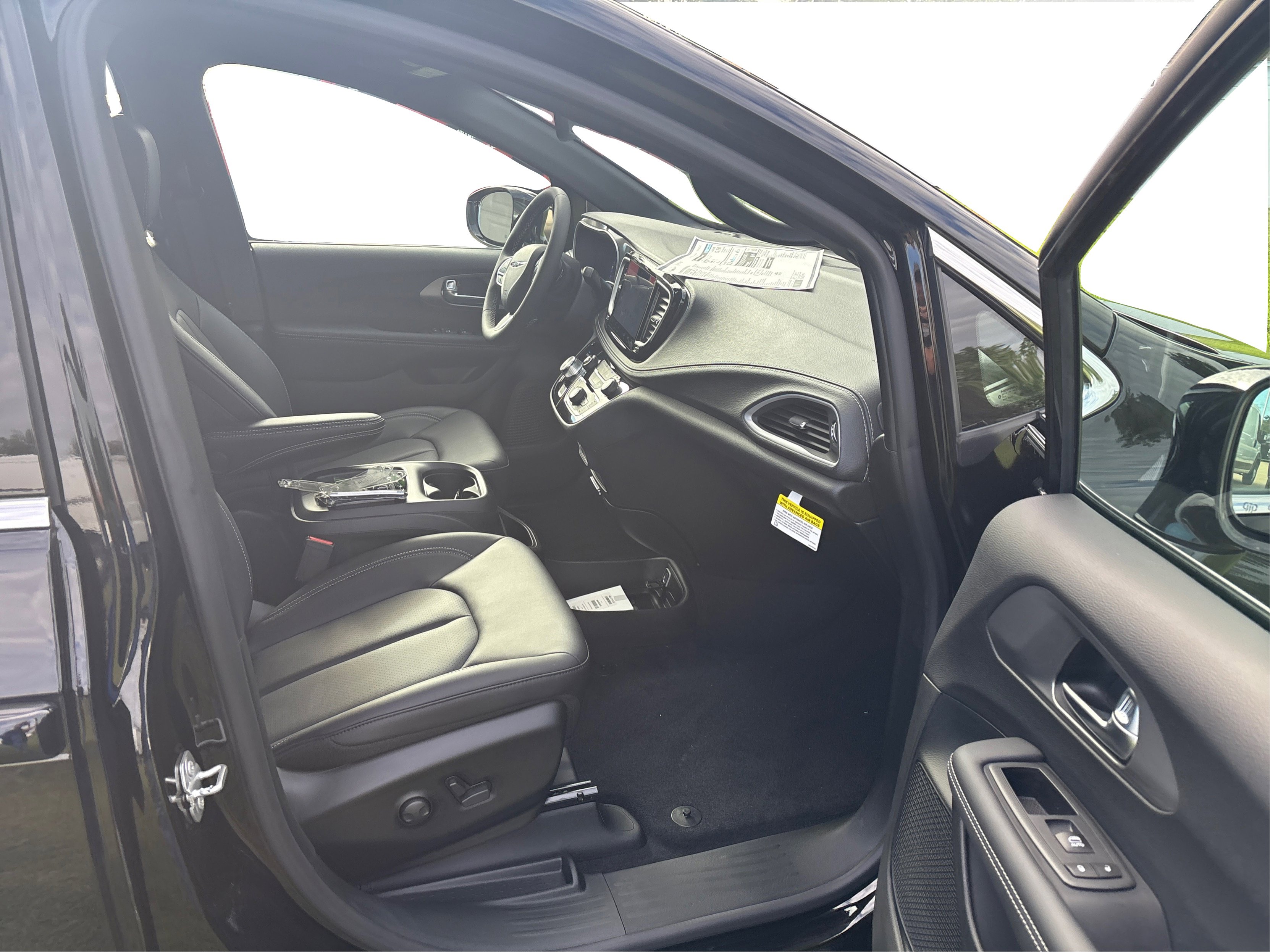 2026 Chrysler Pacifica photo 15