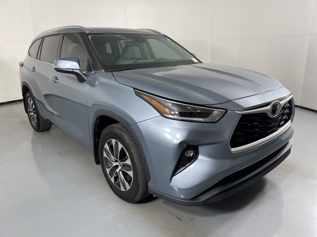 2021 Toyota Highlander XLE photo 2