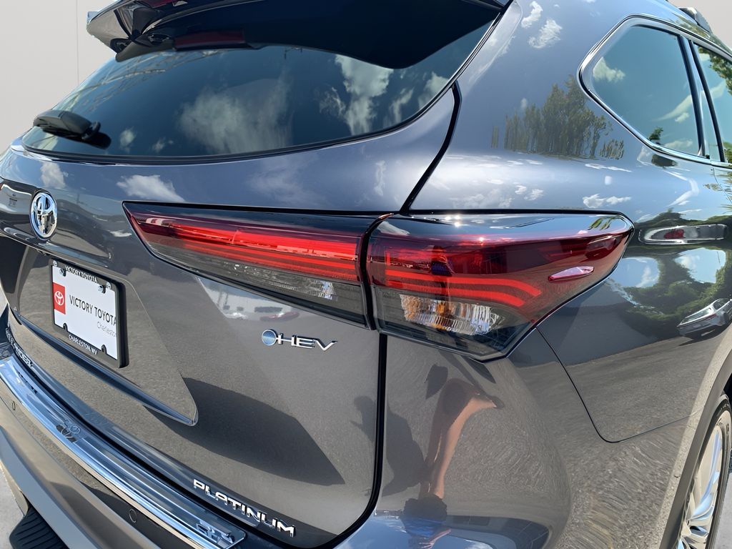2025 Toyota Highlander Platinum photo 29
