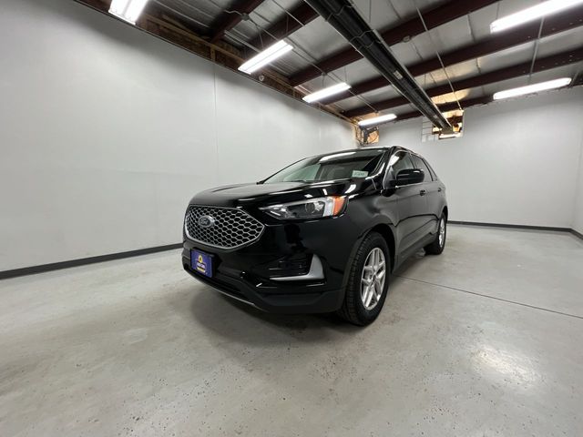 2023 Ford Edge SEL photo 4