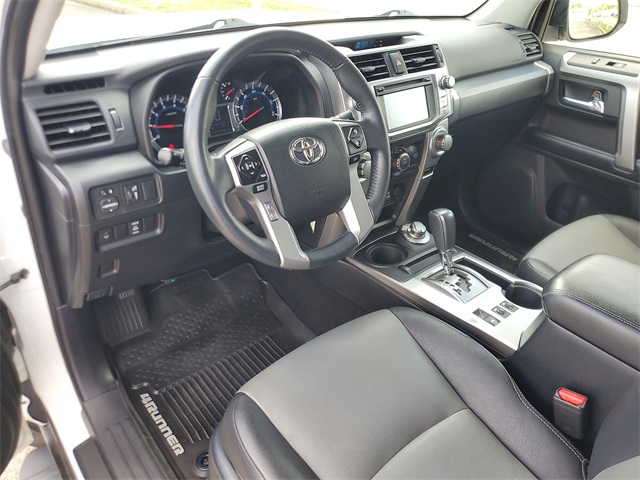 2017 Toyota 4Runner SR5 Premium photo 15