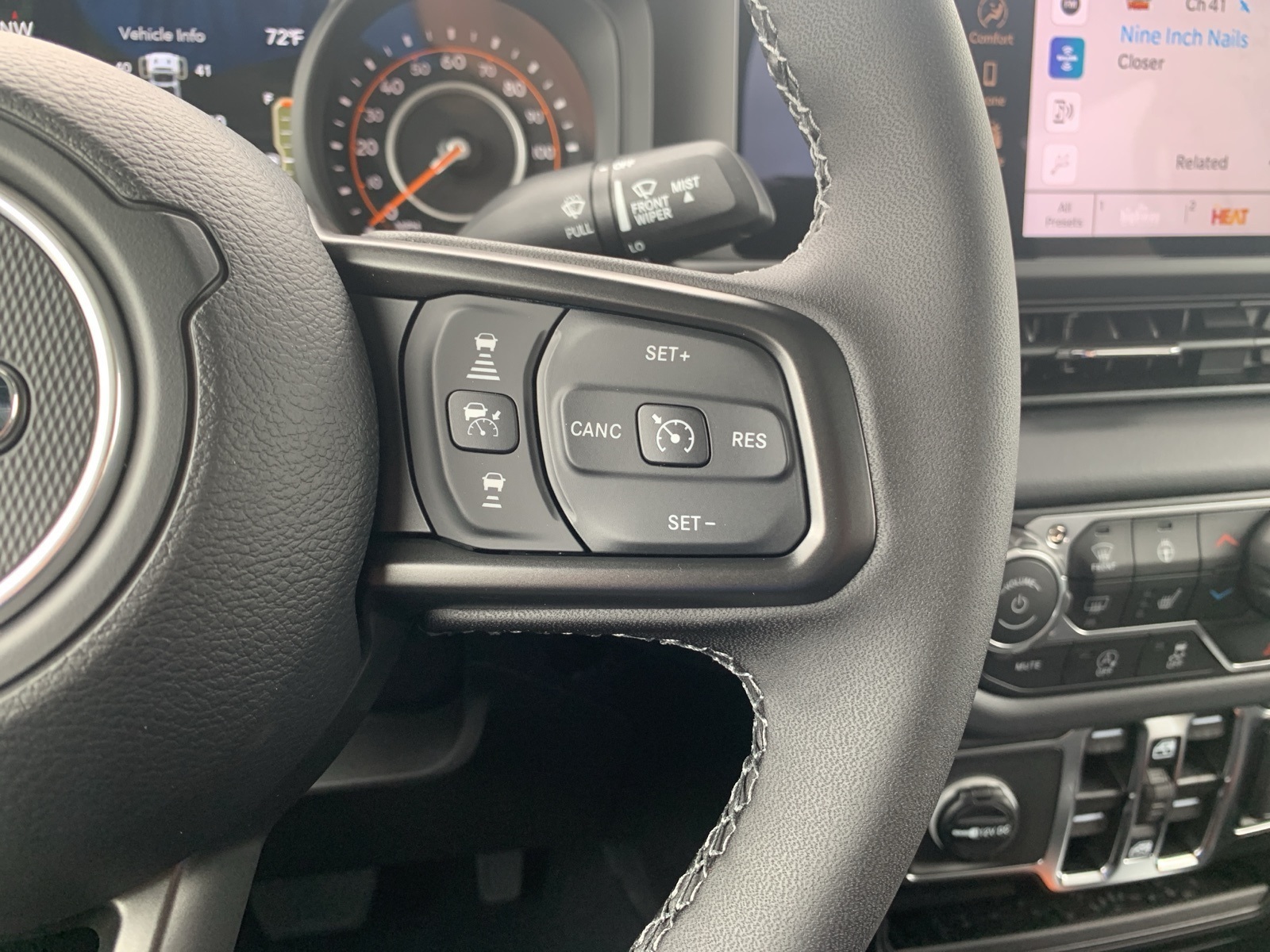 2025 Jeep Gladiator Sport photo 10