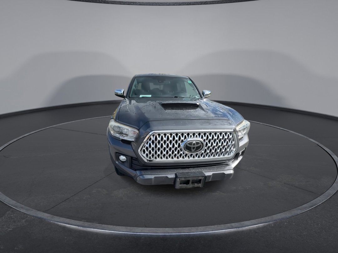 2018 Toyota Tacoma TRD Sport photo 3