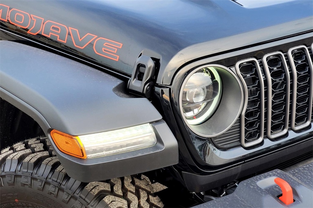 2025 Jeep Gladiator Mojave photo 2