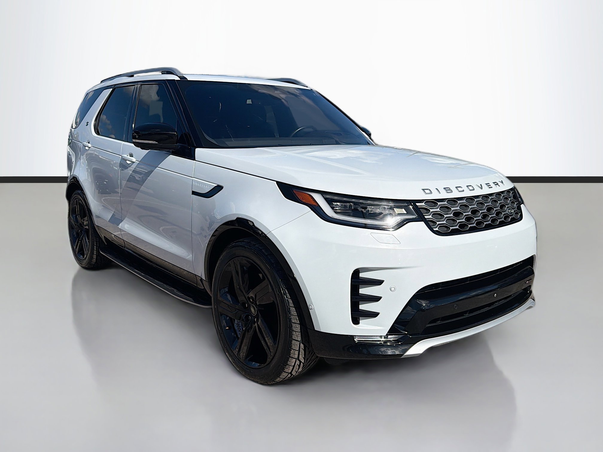 2023 Land Rover Discovery Metropolitan Edition's photo