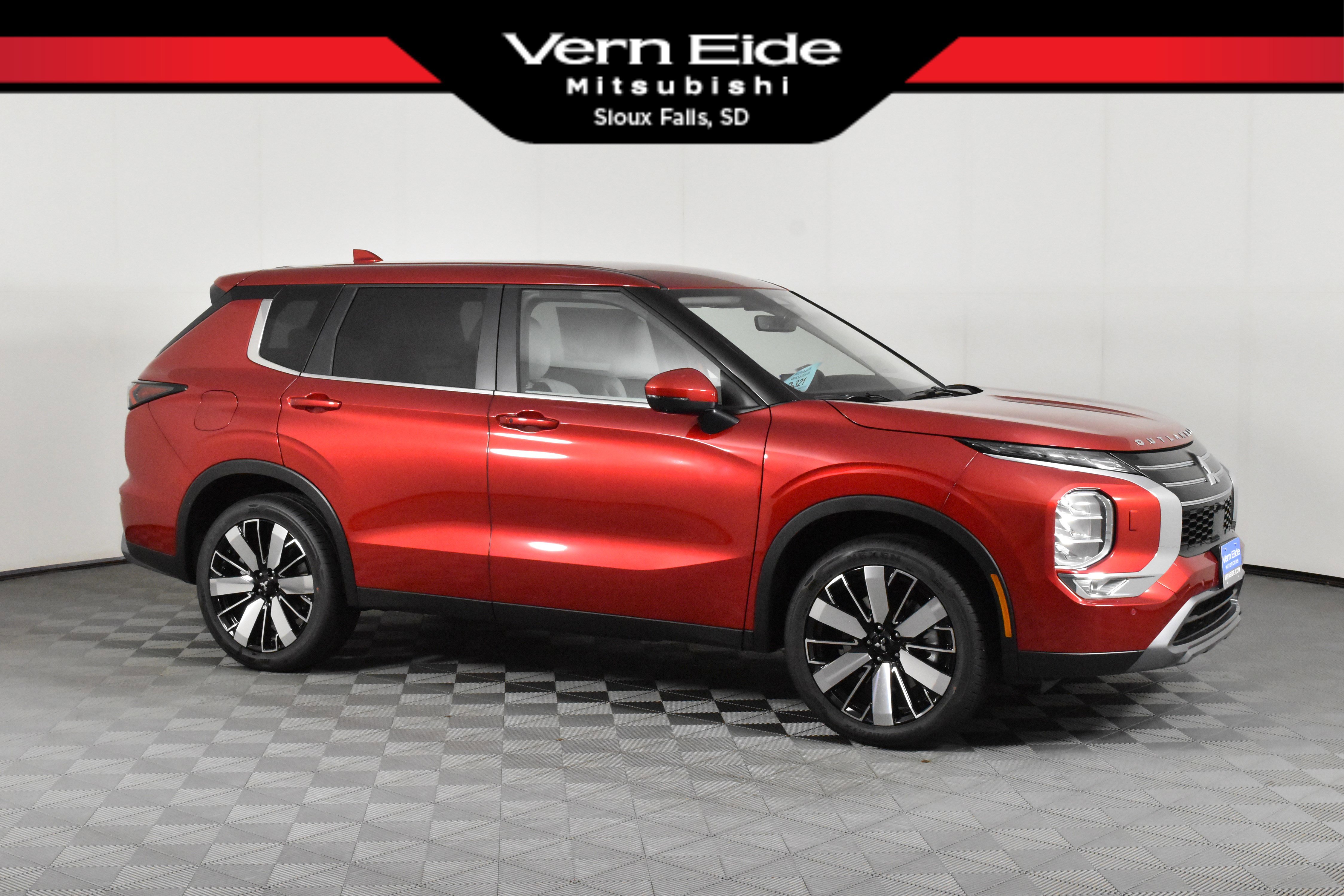 2025 Mitsubishi Outlander SE's photo