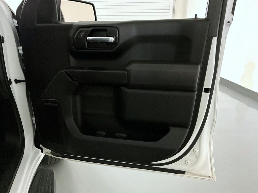 2022 Chevrolet Silverado 1500 Custom photo 16