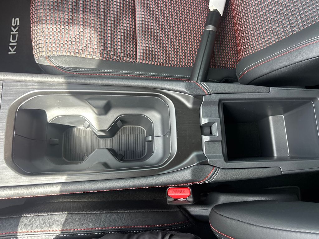 2026 Nissan Kicks SR photo 32