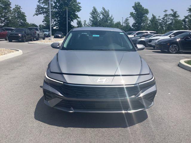 2025 Hyundai Elantra Hybrid Limited photo 3