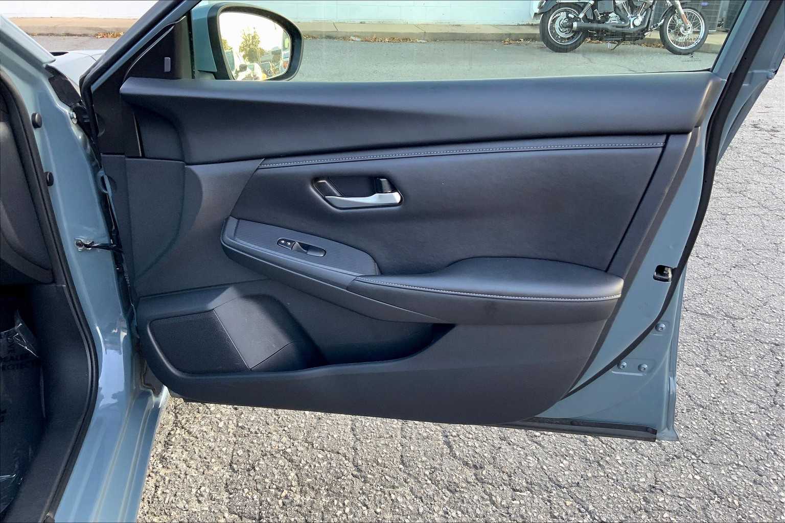 2024 Nissan Sentra SV photo 21