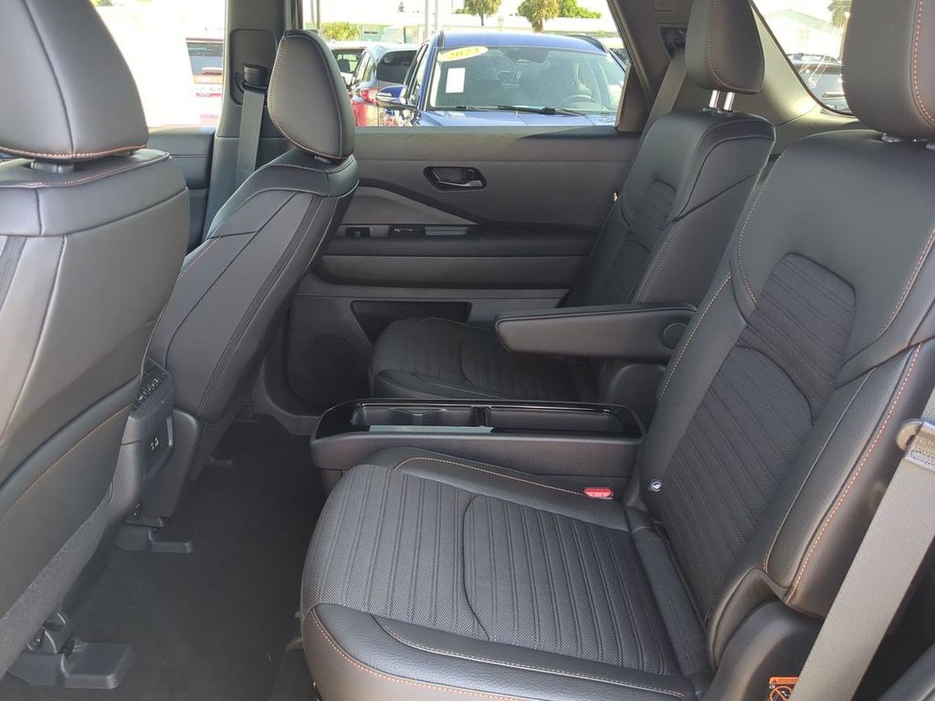 2025 Nissan Pathfinder Rock Creek photo 12