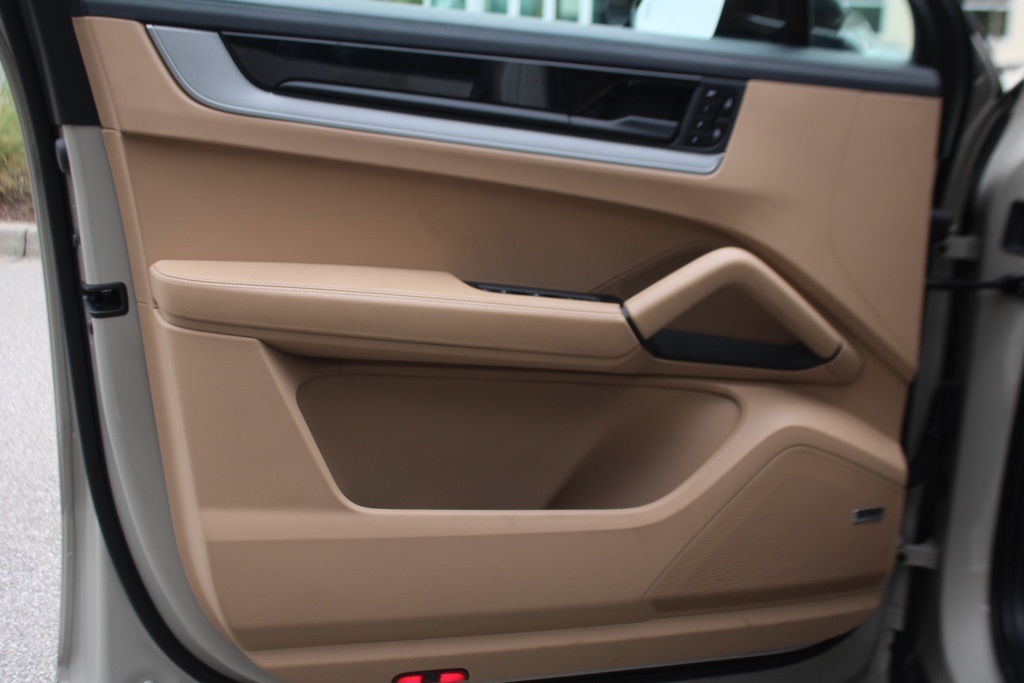 2025 Porsche Cayenne Coupe Base photo 16