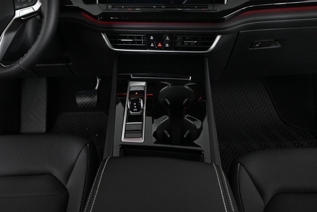 2025 Volkswagen Atlas SEL photo 14