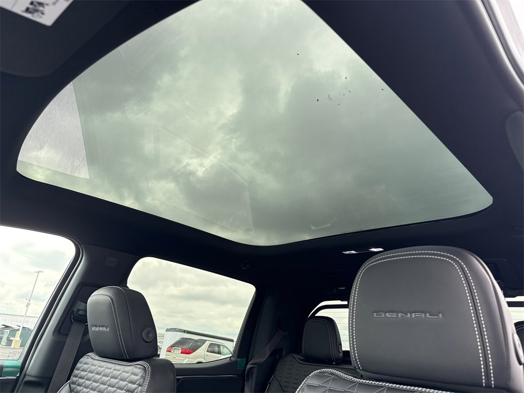 2025 GMC SIERRA - Image 28