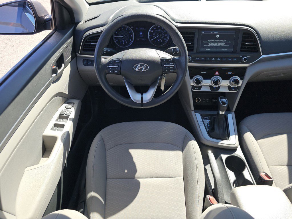 2019 Hyundai Elantra SEL photo 4