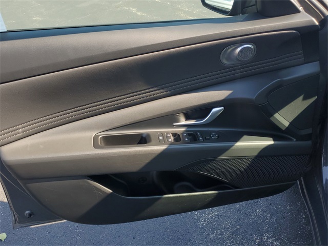 2025 Hyundai Elantra SEL Convenience photo 19