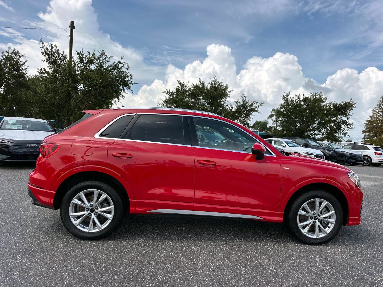 2024 Audi Q3 45 TFSI S line Premium photo 3