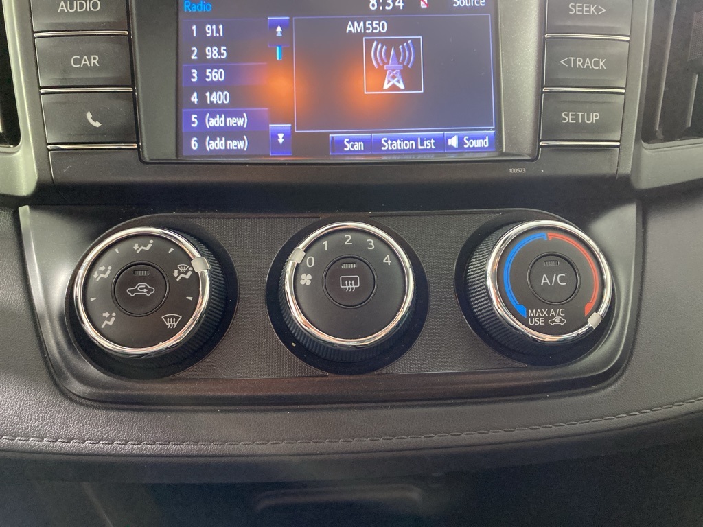2018 Toyota RAV4 LE photo 17