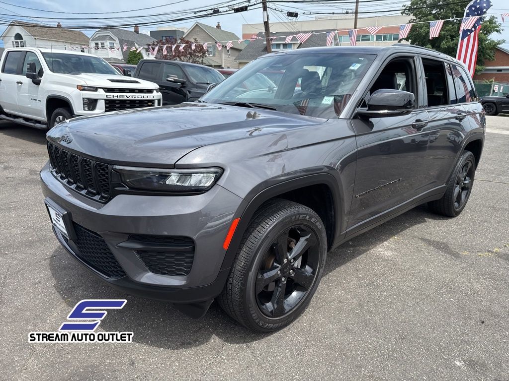 2023 Jeep Grand Cherokee Altitude photo 3