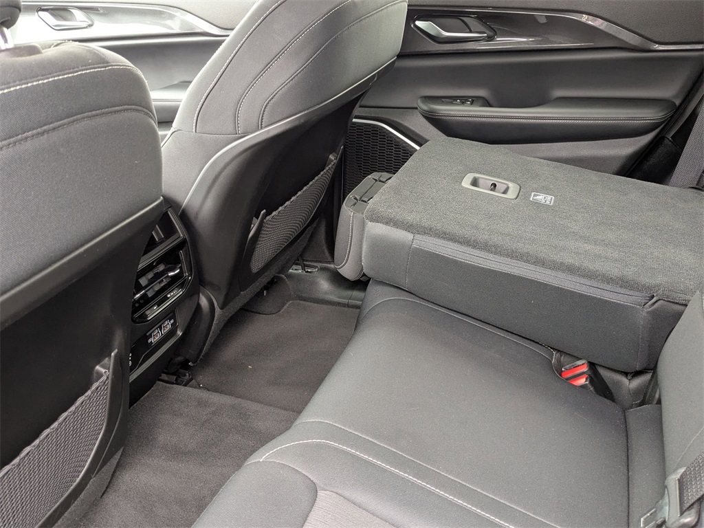 2022 Jeep Grand Cherokee Laredo photo 13
