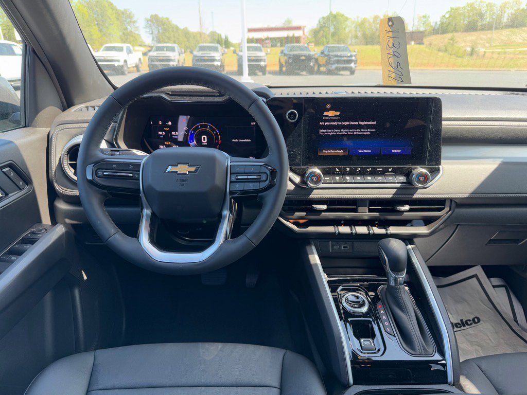 2025 Chevrolet Colorado Work Truck LT photo 9