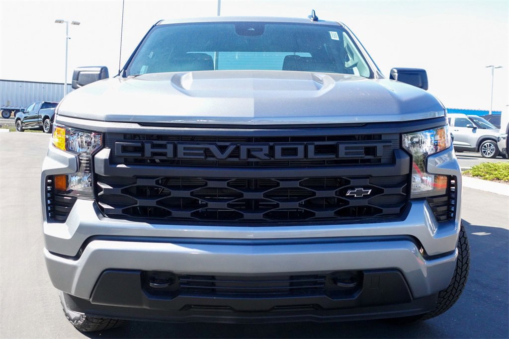 2025 Chevrolet Silverado 1500 Custom photo 3