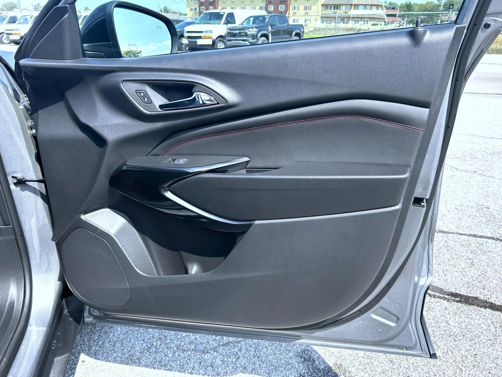 2025 Chevrolet Trax photo 15