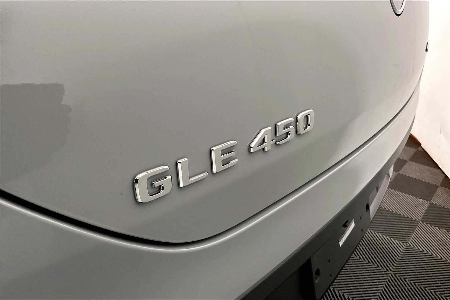 2026 Mercedes Benz GLE 450 4MATIC photo 4