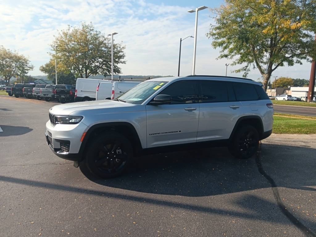 2023 Jeep Grand Cherokee Altitude photo 16