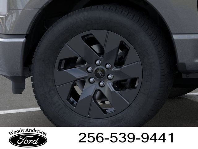 2025 Ford F-150 Lightning photo 18