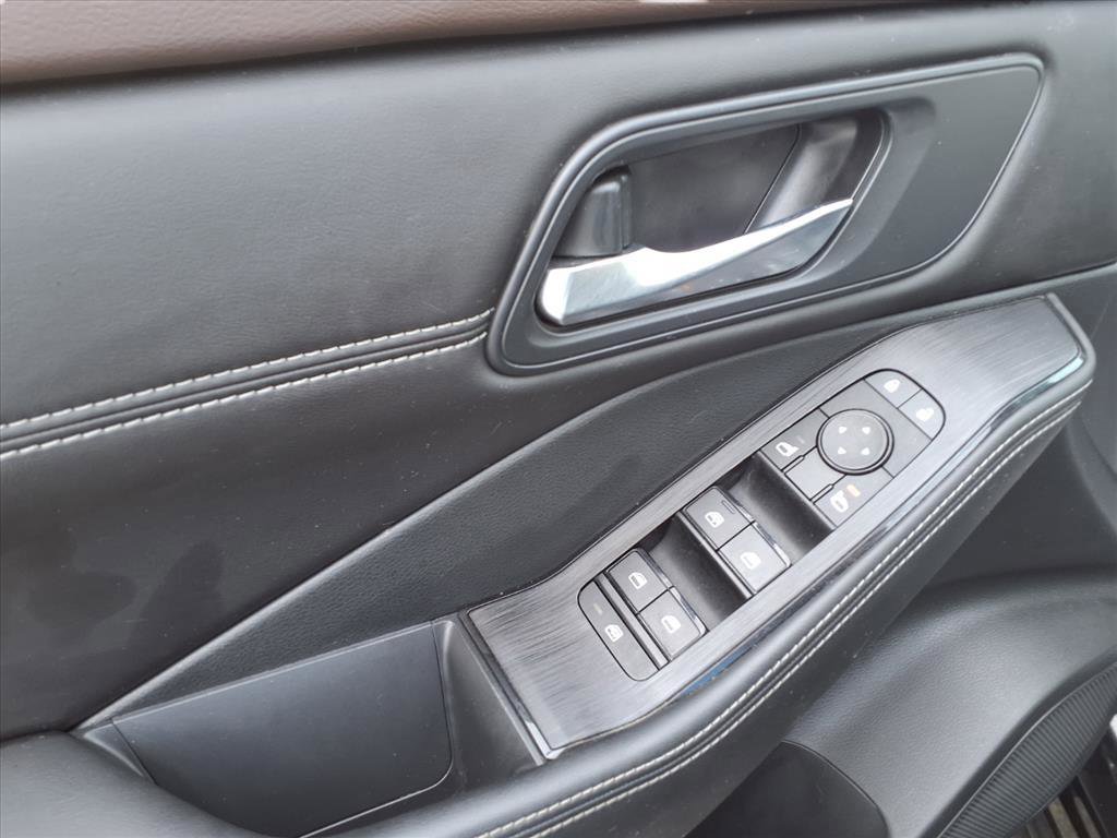 2022 Nissan Rogue SV photo 16