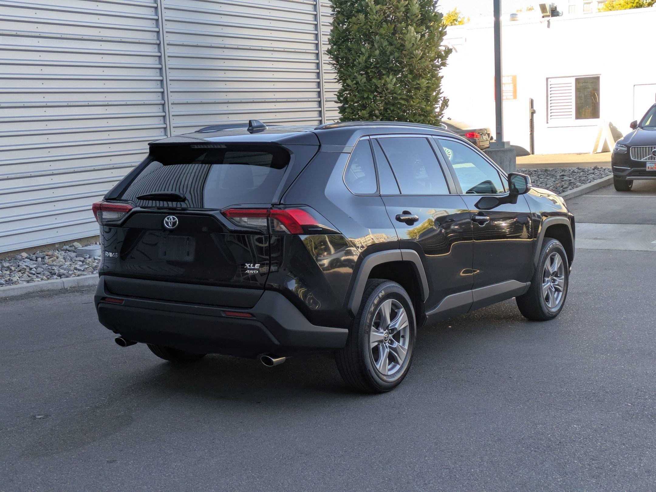 2024 Toyota RAV4 XLE photo 3