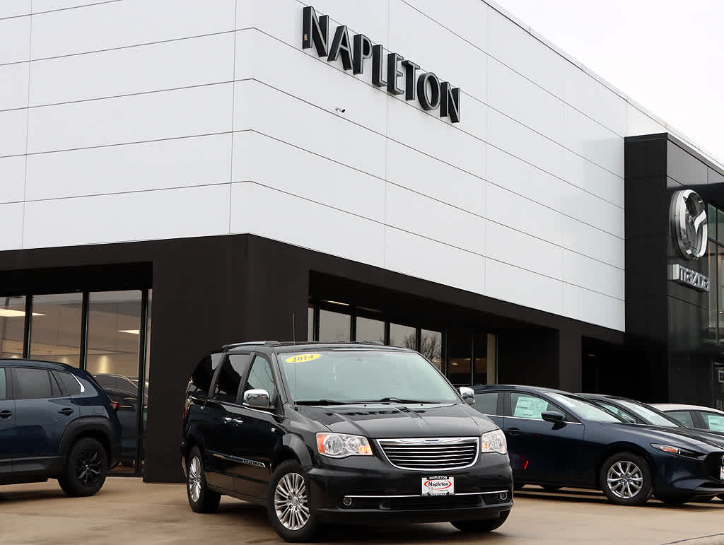 2014 Chrysler Town & Country Touring-L's photo