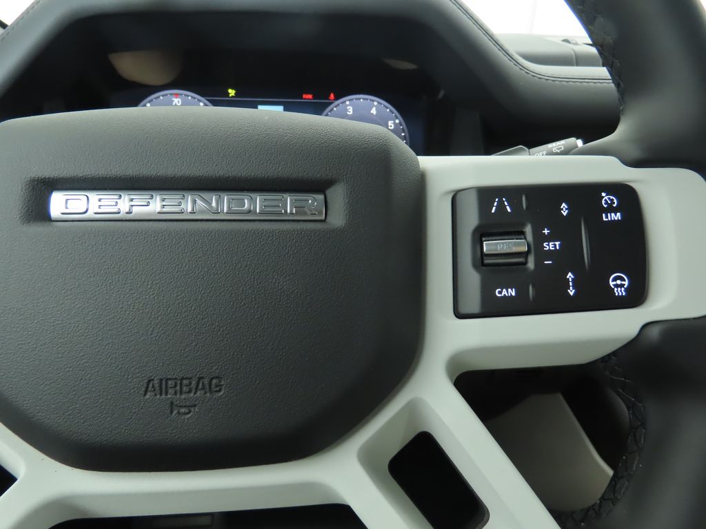2025 Land Rover Defender 110 S photo 13