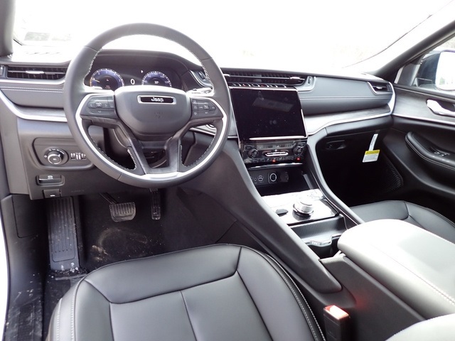 2025 Jeep Grand Cherokee Limited photo 10