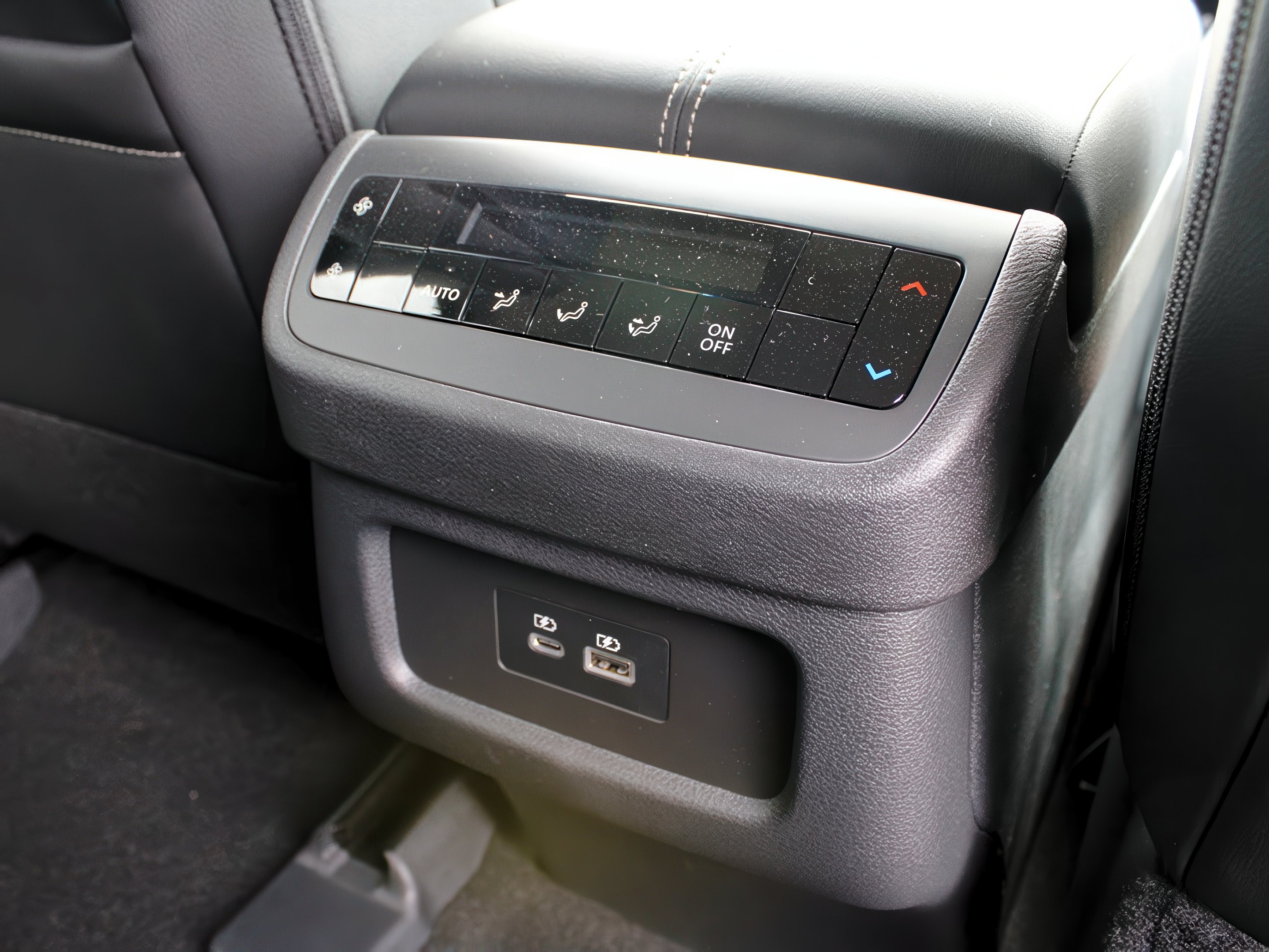 2025 Nissan Pathfinder SL photo 25