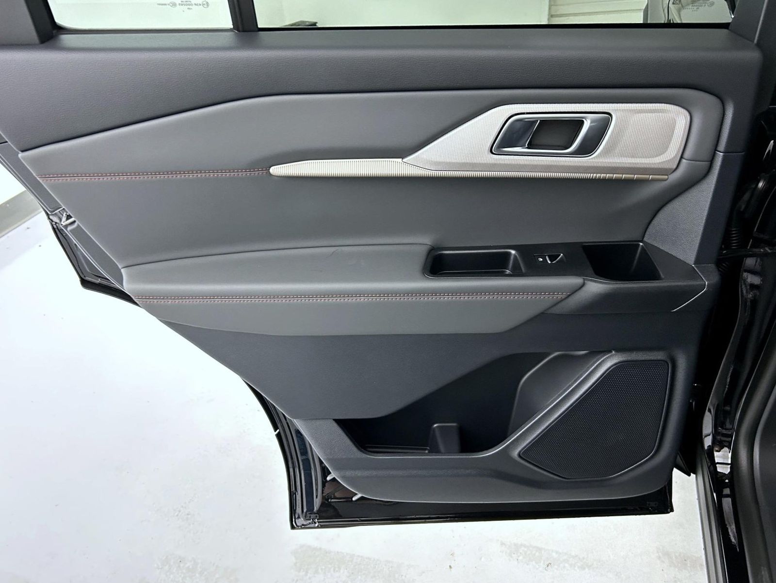 2025 Ford Explorer photo 22