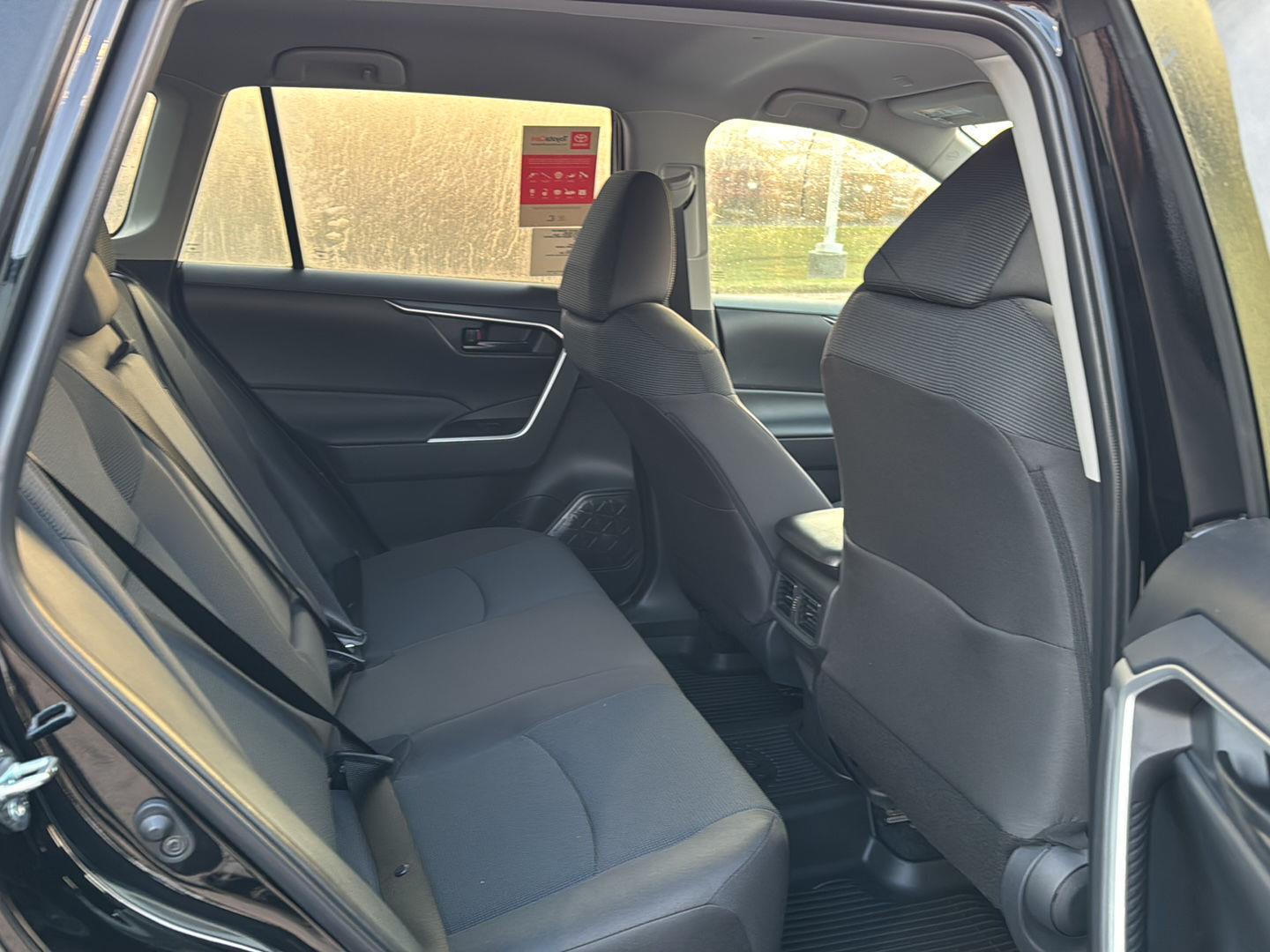 2025 Toyota RAV4 LE photo 8