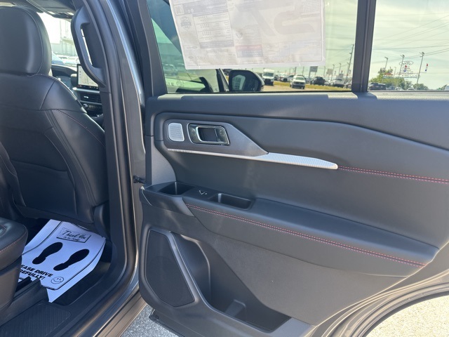 2025 Ford Explorer ST photo 12