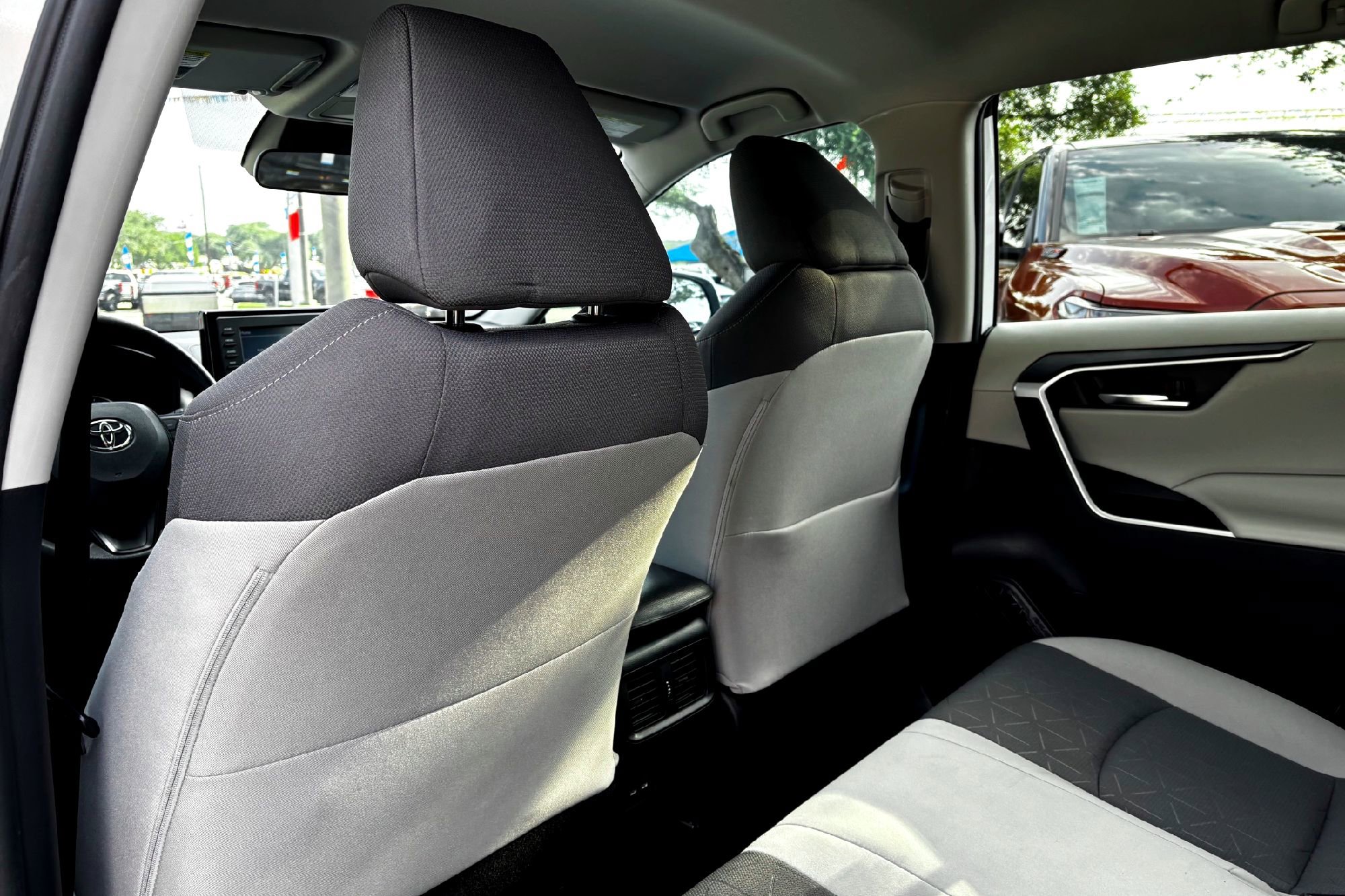 2021 Toyota RAV4 XLE photo 20