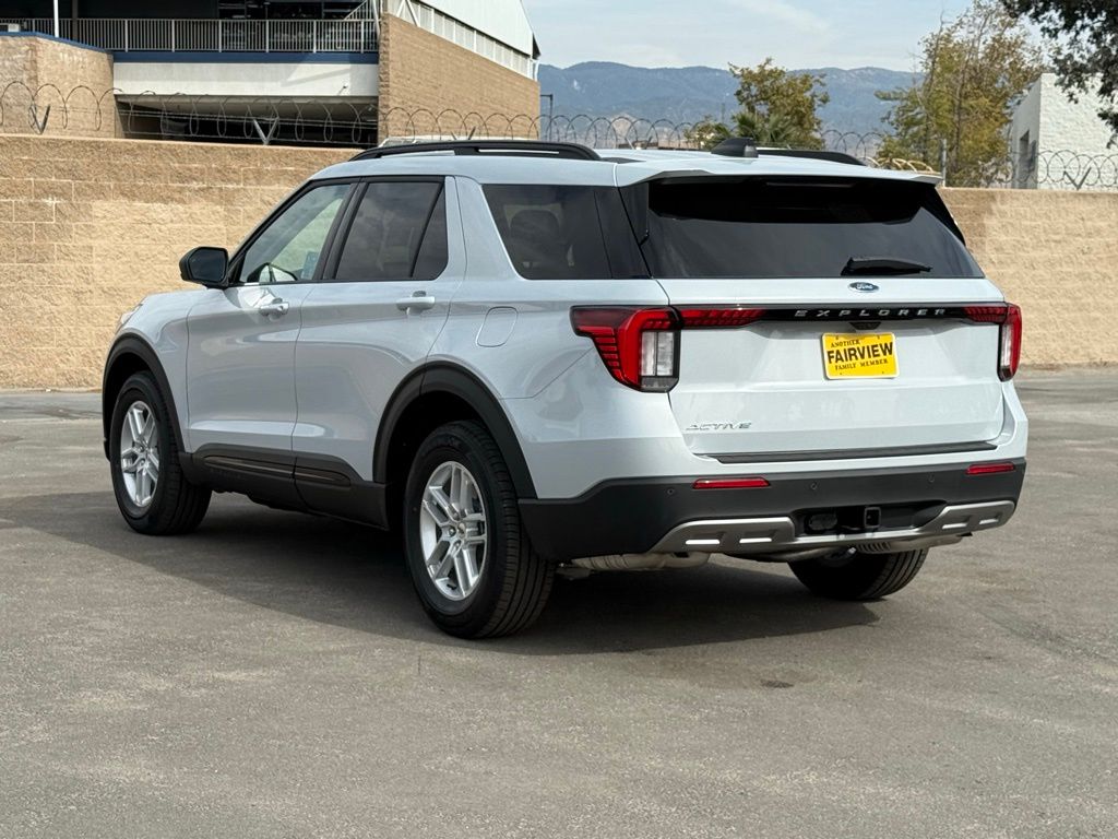 2026 Ford Explorer photo 2
